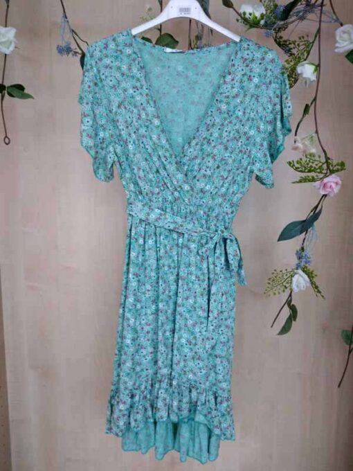 vestido floral con escote en pico