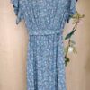 vestido floral con volante, parte posterior